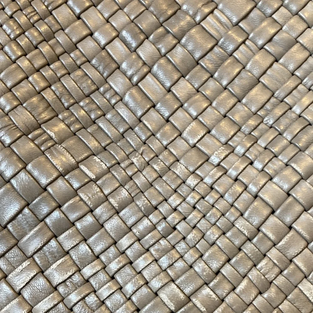 Elegant Gray Woven Tote Bag - Picture 5 of 7